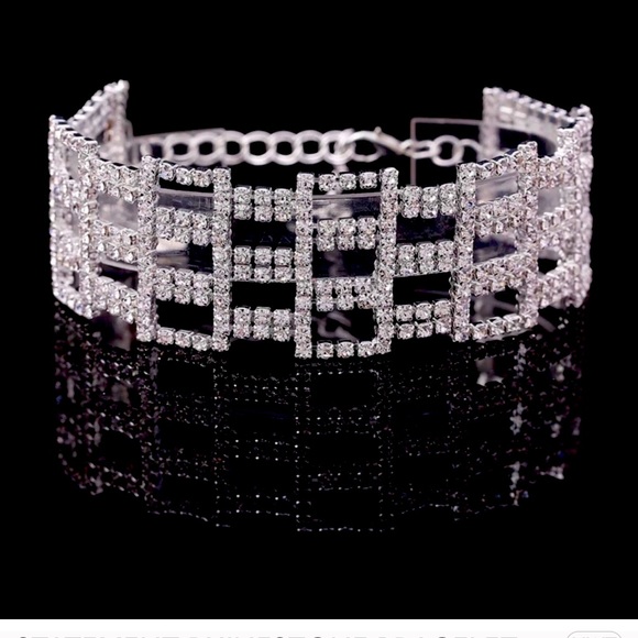 NEW ELEGANT RHINESTONES SILVER BRACELET/ ADJUSTABLE LENGTH. SILVER TONE. - Picture 1 of 8